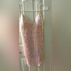 Fashion Nova, size extra large … fits as a large . Light Pink sequins